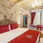 Cave - The Special Class Hotel *